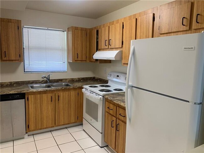 Building Photo - 6001 Shaker Wood Cir