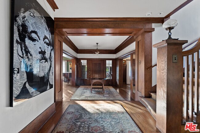 Foto del edificio - 2242 S Hobart Blvd