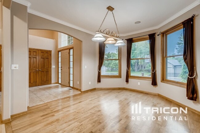 Building Photo - 8915 Umbria Pl N