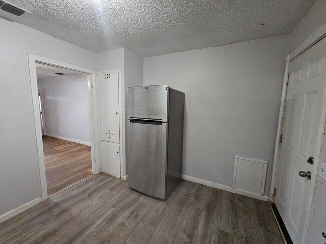 Building Photo - 2011 35th St