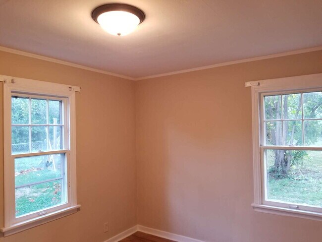 Foto del edificio - "Charming 2-Bedroom Gem with Cozy 744 Sq F...