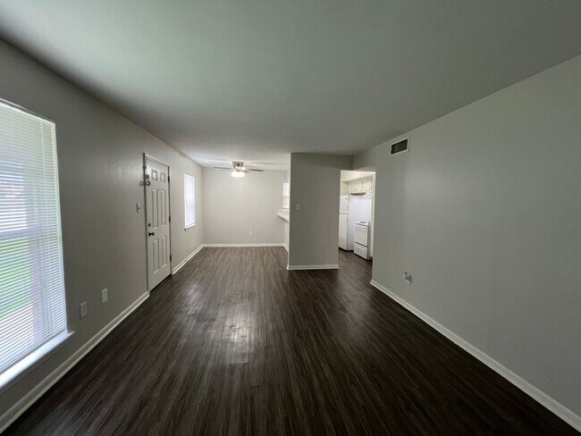 Building Photo - CED21BS