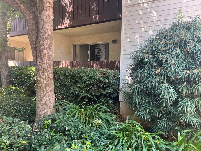 Foto del edificio - 15070 Victory Blvd