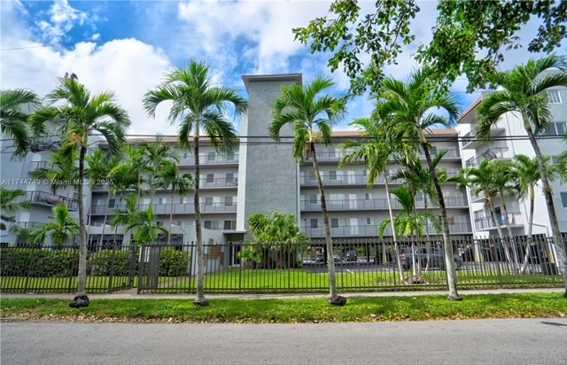 Building front - 900 SW 84th Ave