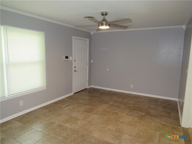 Foto del edificio - 2211 Patricia Cir