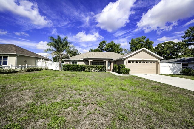 Building Photo - 2263 Lake Forest Ave Spring Hill, FL