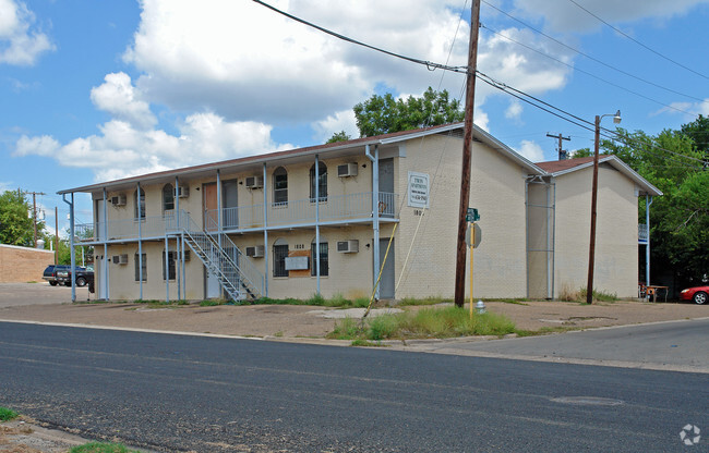 Building Photo - Twin Apartments