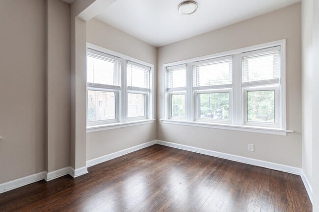 Building Photo - 1604 W Berwyn Ave
