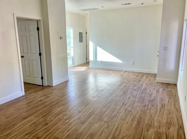 Foto del edificio - 5604 Le Sage Ave