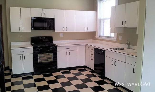 Building Photo - 420 N Marion St