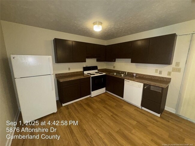 Building Photo - 5876 Aftonshire Dr