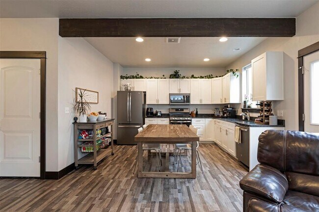 Building Photo - Newer townhome centrally located in Missoula!