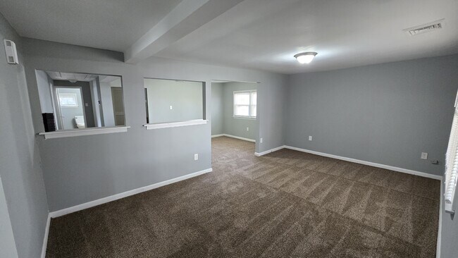 Building Photo - 9 Magnolia St