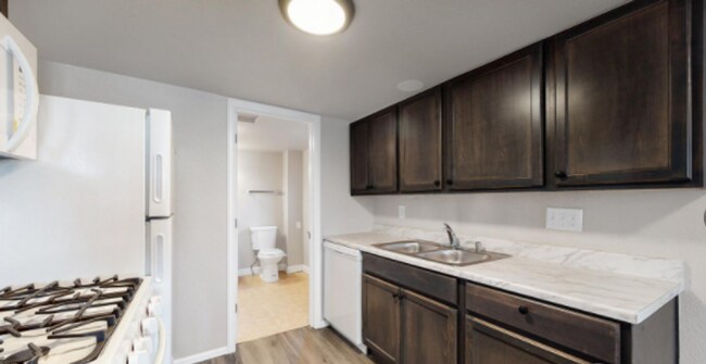 Foto del edificio - Brand NEW everything! Stunning 2 bedroom h...