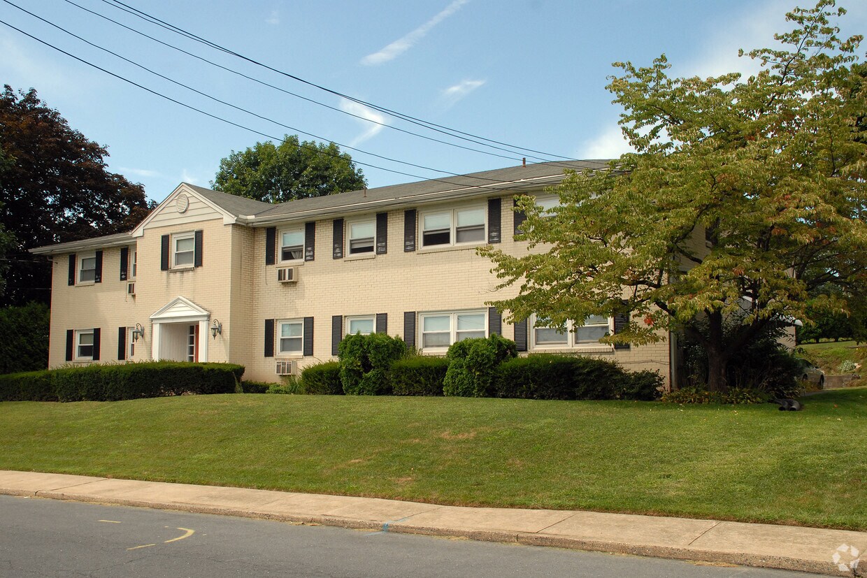 3004 Elm St Apartments in Harrisburg, PA
