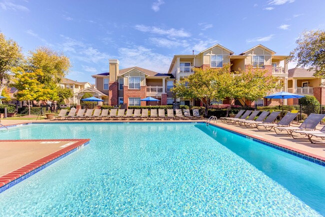 Piscina estilo centro turístico - Park Place at Shelby Farms
