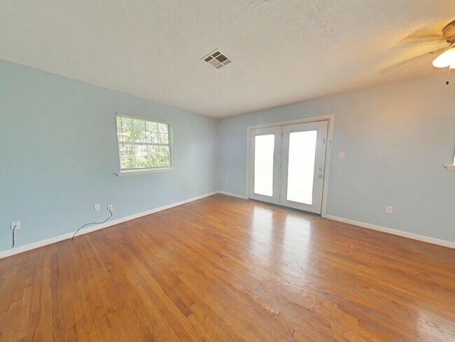 Foto del edificio - 4456 NW Baltimore Ave