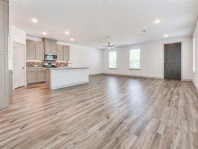 Foto del edificio - 8913 Swallowtail St