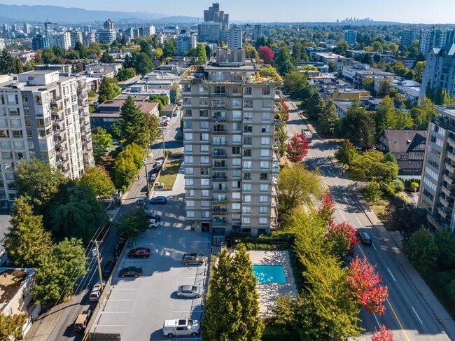 Building Photo - Skyline