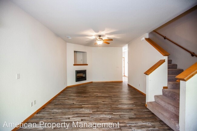 Building Photo - 2 br, 1.5 bath House - 724 Oakbrook Pl