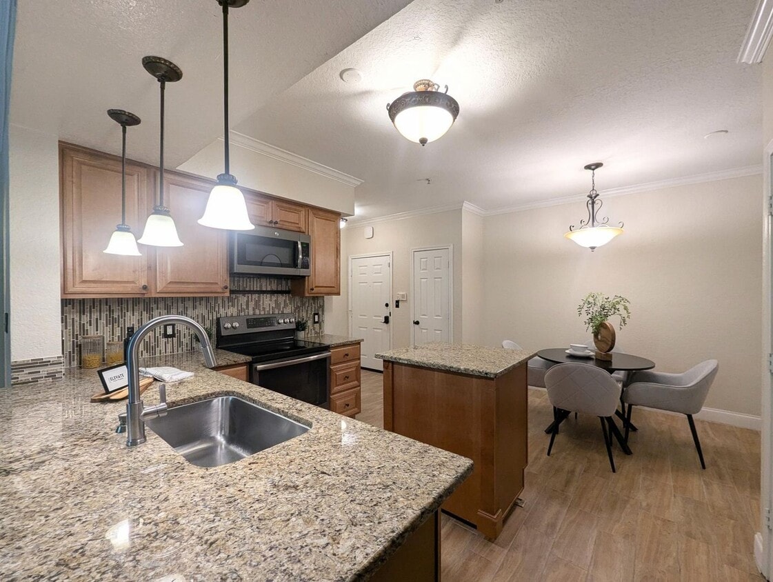 Primary Photo - Gorgeous!! Must see 2x2 fully renovated co...