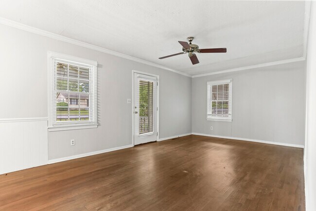 Building Photo - 830 McLinden Ave SE