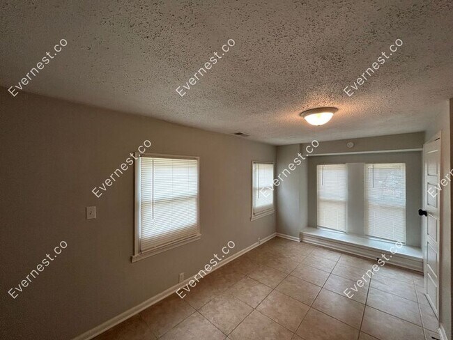 Building Photo - 2995 Fairlane Dr