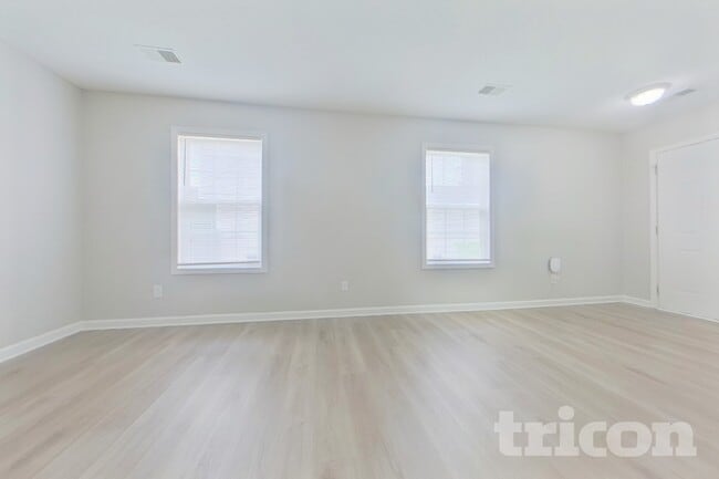 Building Photo - 404 Castle Ridge Dr