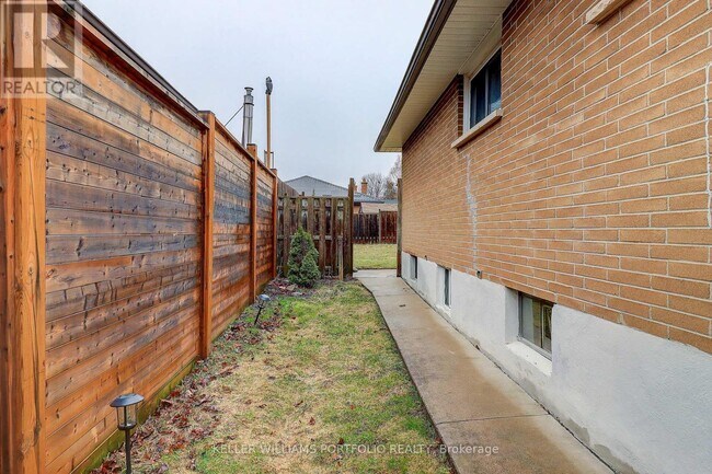 Photo du bâtiment - 962 Willowdale Ave