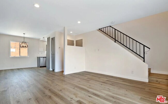 Foto del edificio - 110 S Eucalyptus Ave