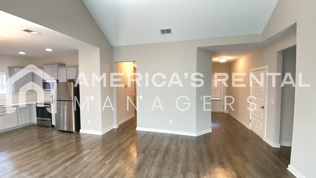 Building Photo - Home for Rent in Clanton, AL! AVAILABLE NO...