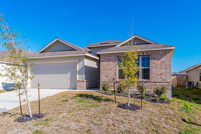 Foto del edificio - 4-BEDROOM NEWER CONSTRUCTION IN CONVERSE