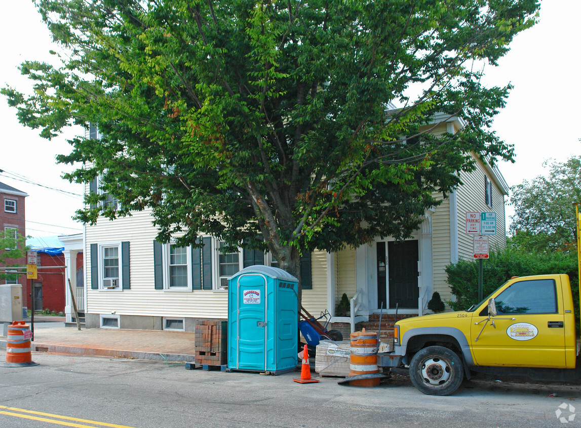 Building Photo - 235 Cumberland Ave