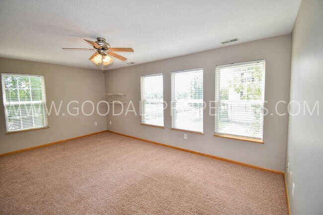 Foto del edificio - Price Reduced!!! Discover this beautiful 2...