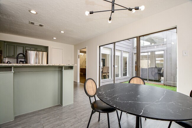 Foto del edificio - 7711 Hopewell Ln