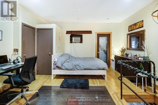 Photo du bâtiment - 6 Littlehayes Ln