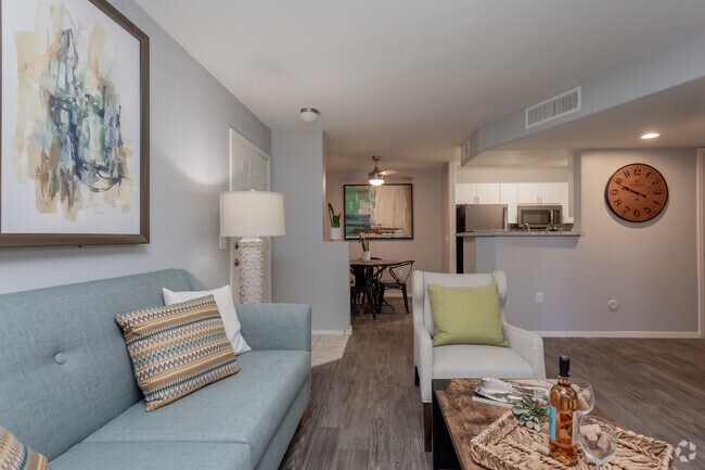 2HAB, 1BA - 889 ft² - Port Royale