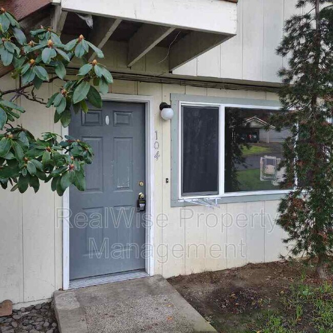 Building Photo - 104 NW Mercy Hills Dr