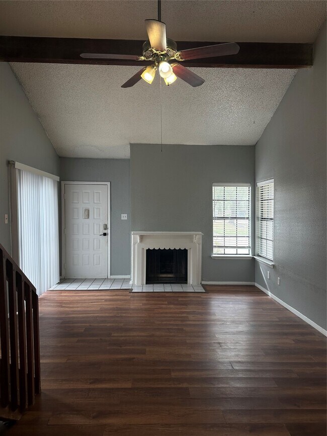 Building Photo - 200 Pecan Dr