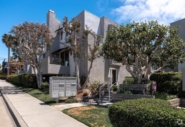 Building Photo - 501 Herondo St