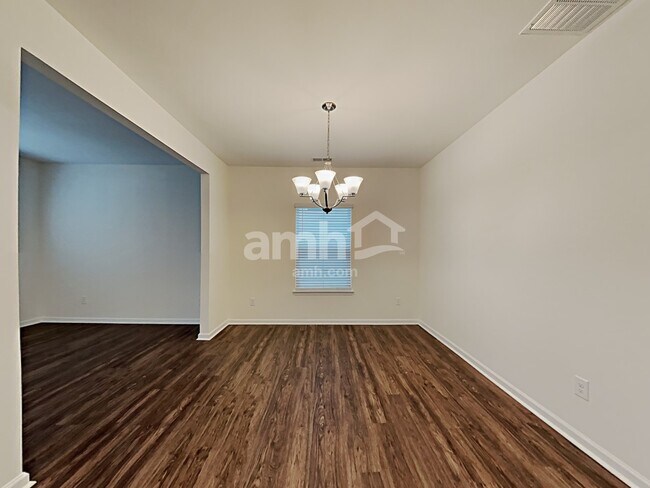 Foto del edificio - 5050 Twin River Dr