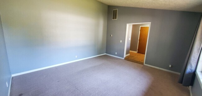 Foto del edificio - Three Bedroom w/ a Large Bonus Room on a C...