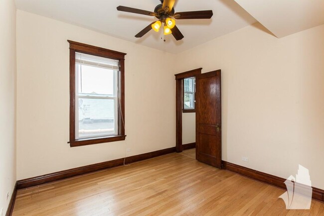 Foto del edificio - 1440 W Addison St