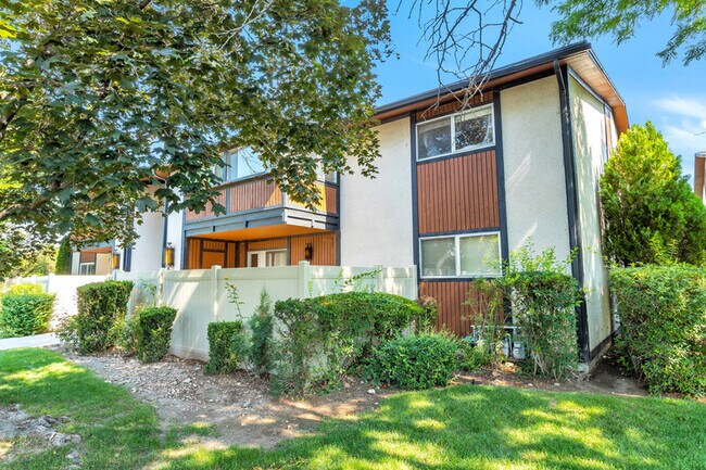 Building Photo - 168 W Garden Park Dr