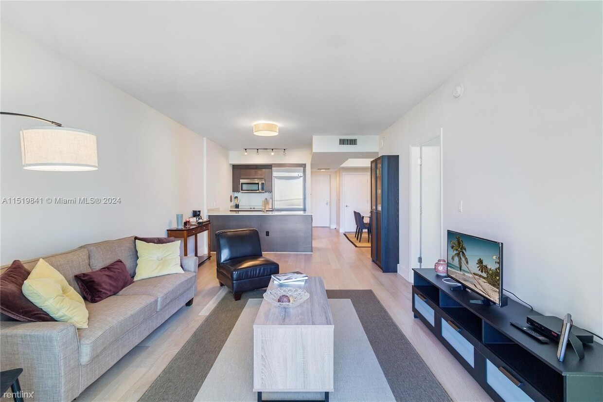 Foto principal - 1 br, 1 bath Condo - 500 Brickell Ave Apt 800