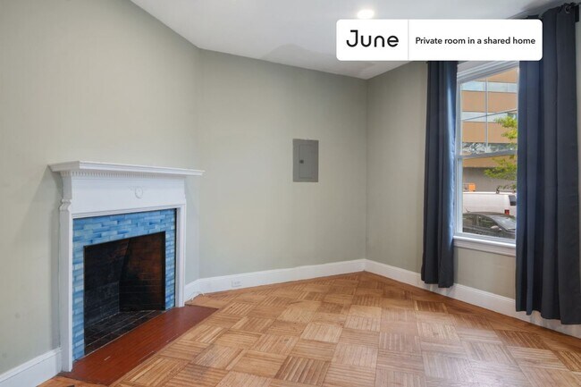 Foto del edificio - Room in Shared 7 bed/2.5 bath home