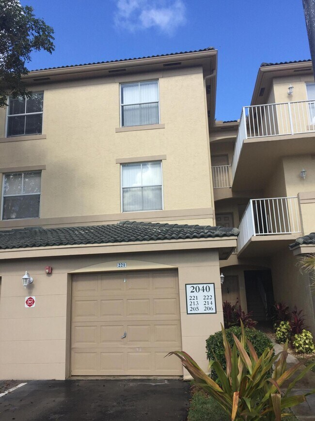 Foto del edificio - 2040 Greenview Shores Blvd