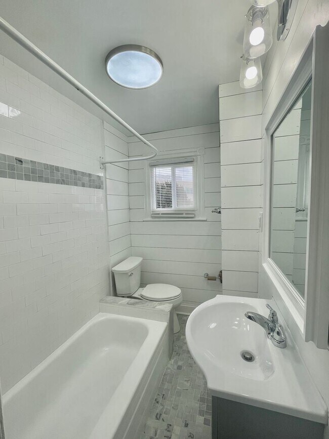 Foto del edificio - 3 br, 1.5 bath House - 710 W Railroad Ave.