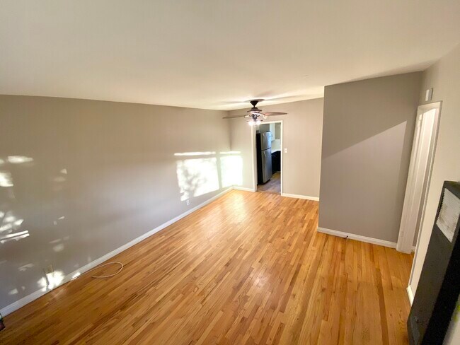 Foto del edificio - 1227 E 2nd St