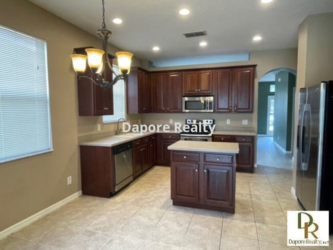 Building Photo - Lots to Offer in this 4 Bedroom, 2 Bath Ho...